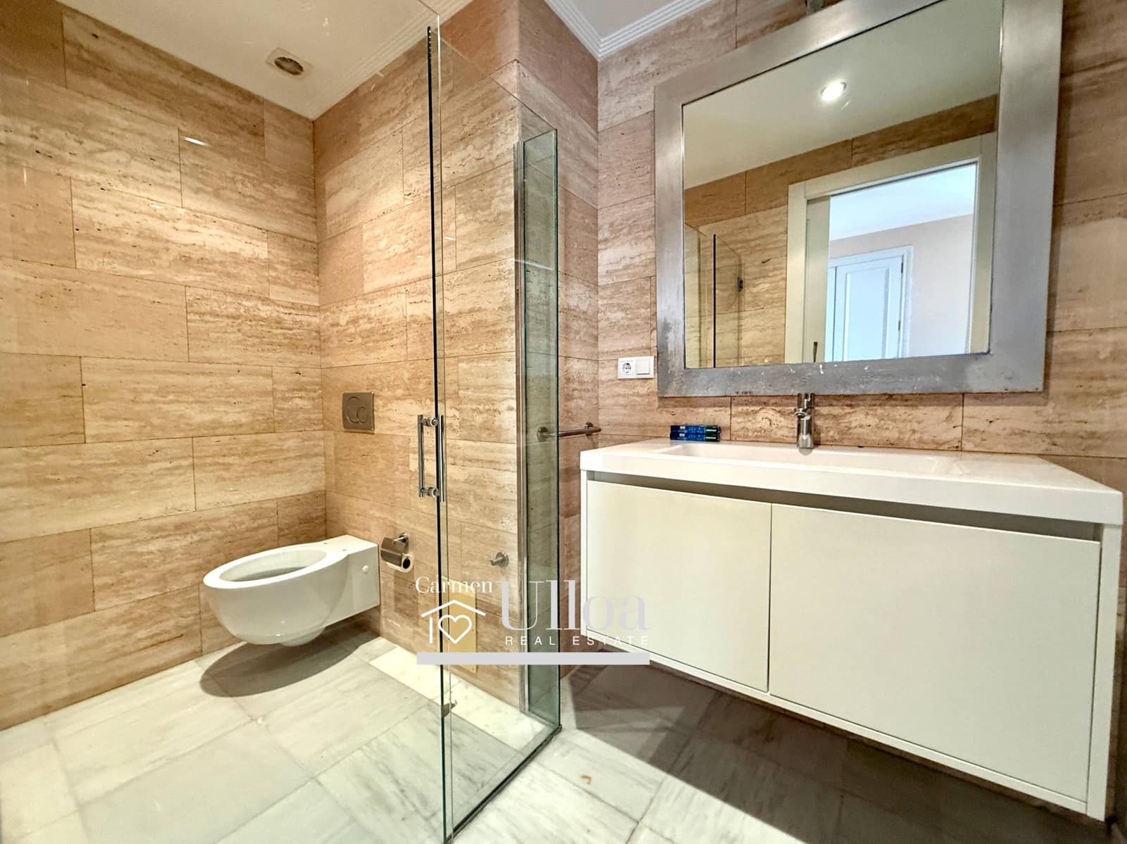 4 bedroom Apartment for sale in Alicante / Alacant city with garage - € 1,400,000 (Ref: 9599695)