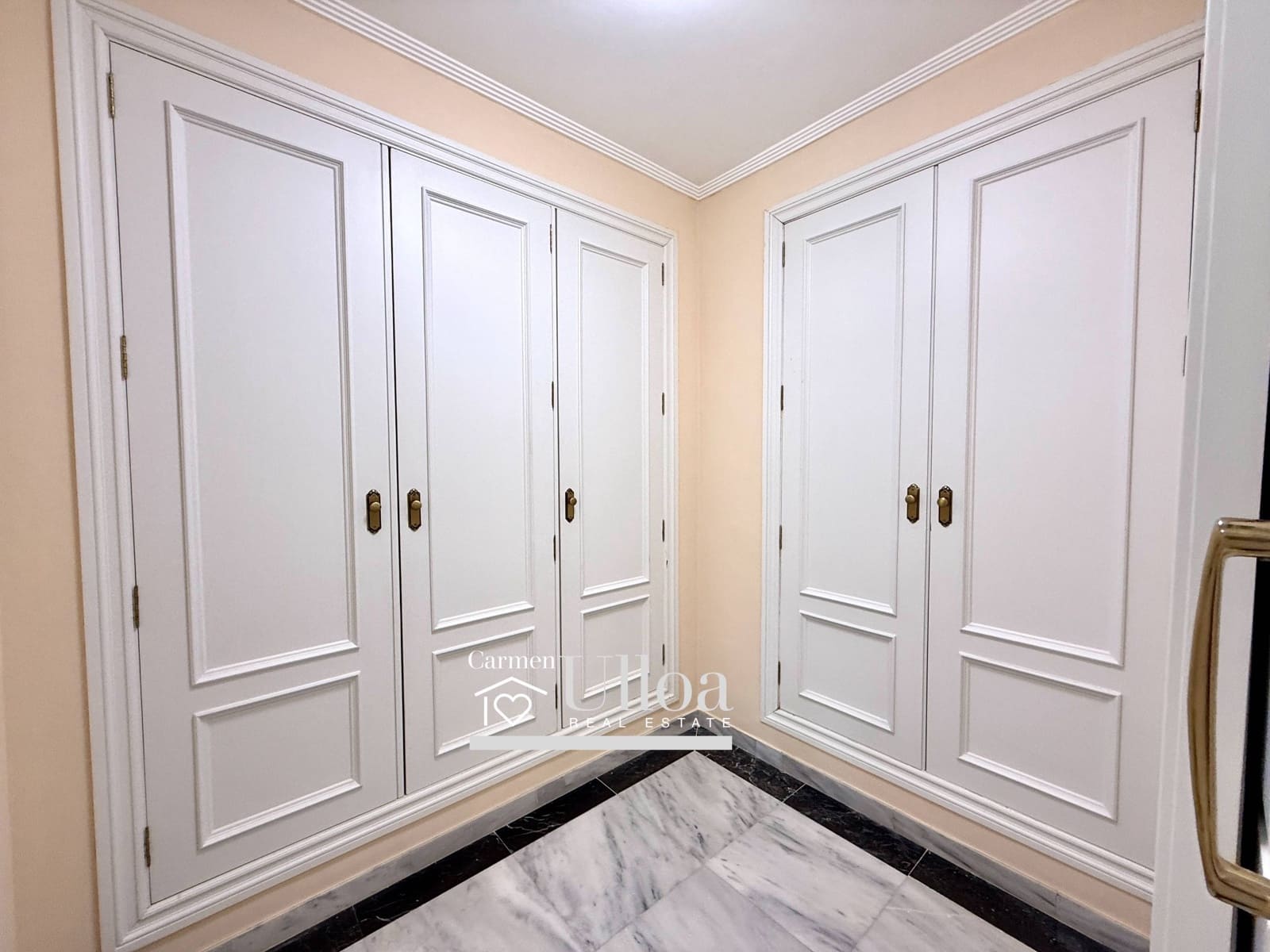 4 bedroom Apartment for sale in Alicante / Alacant city with garage - € 1,400,000 (Ref: 9599695)