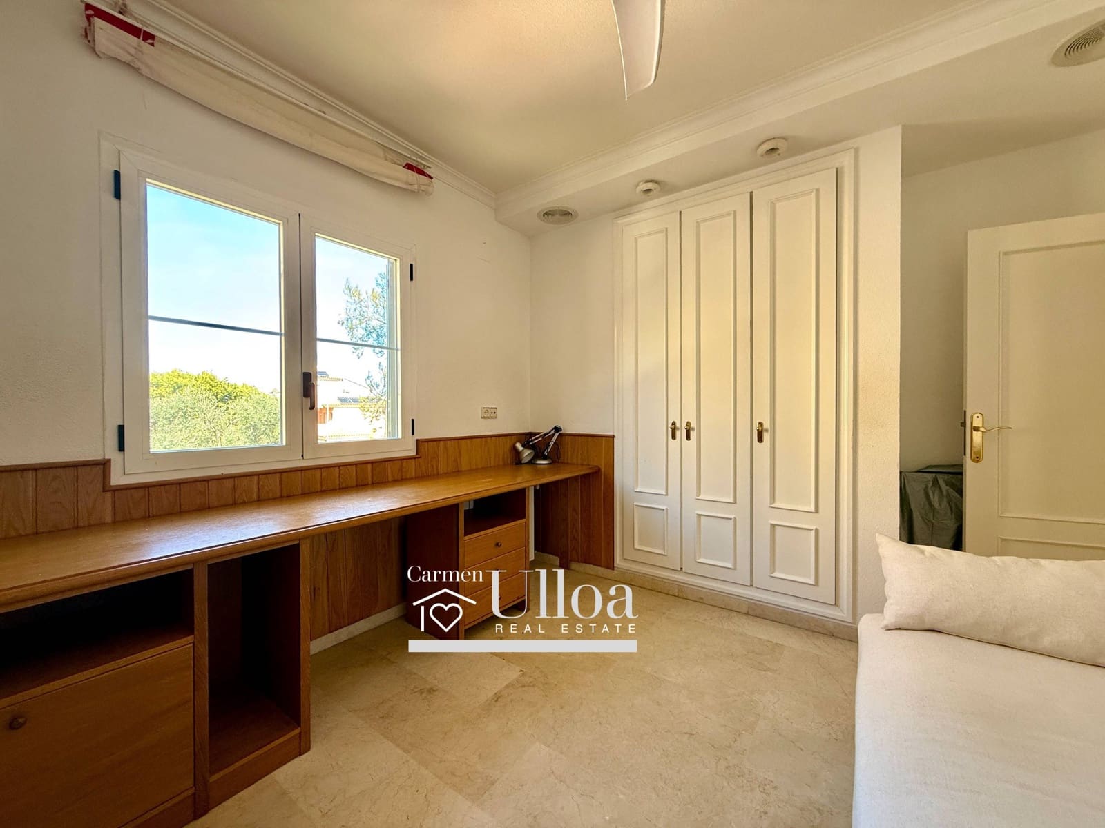 5 bedroom Villa for sale in Playa de San Juan with pool garage - € 990,000 (Ref: 9625917)