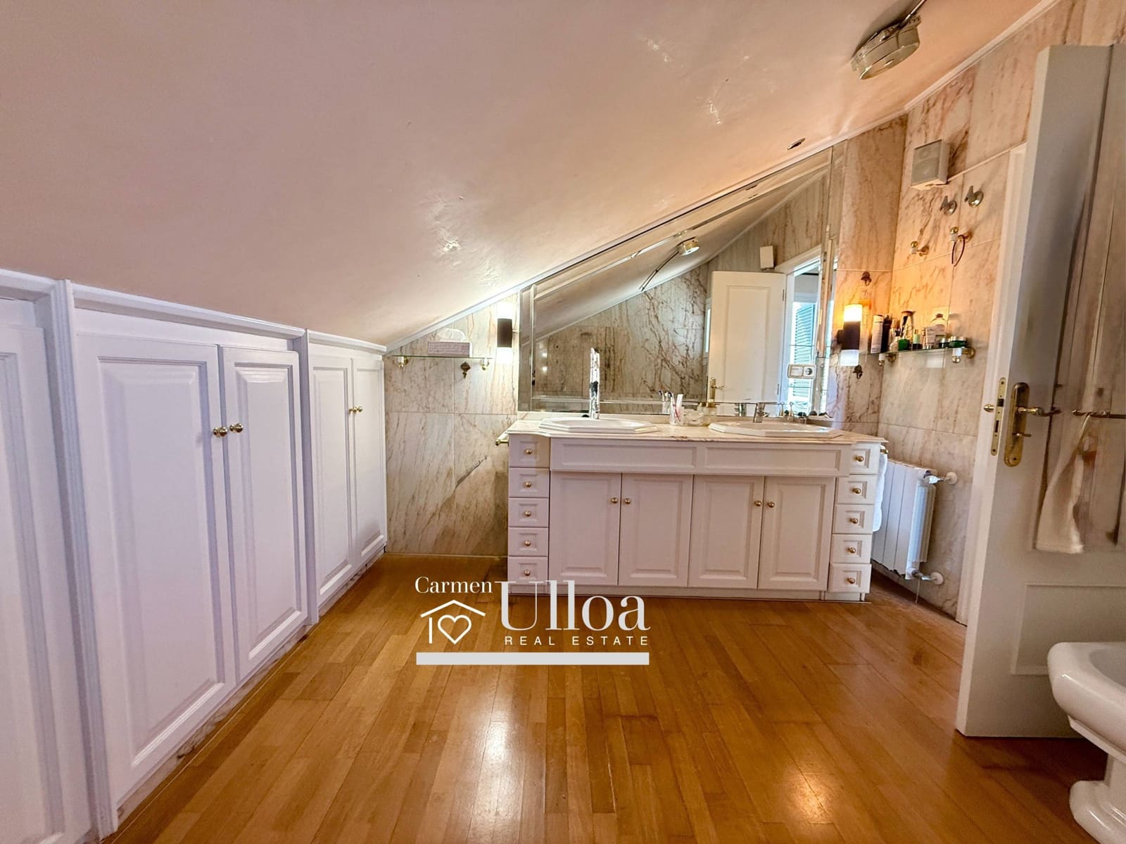 5 bedroom Villa for sale in Playa de San Juan with pool garage - € 990,000 (Ref: 9625917)