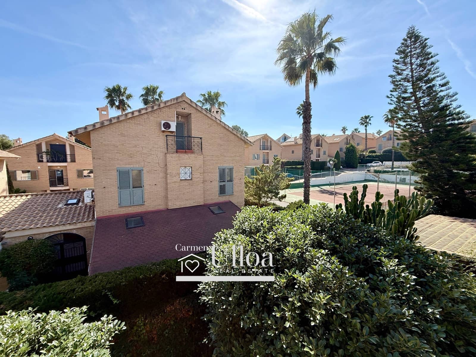 5 bedroom Villa for sale in Playa de San Juan with pool garage - € 990,000 (Ref: 9625917)