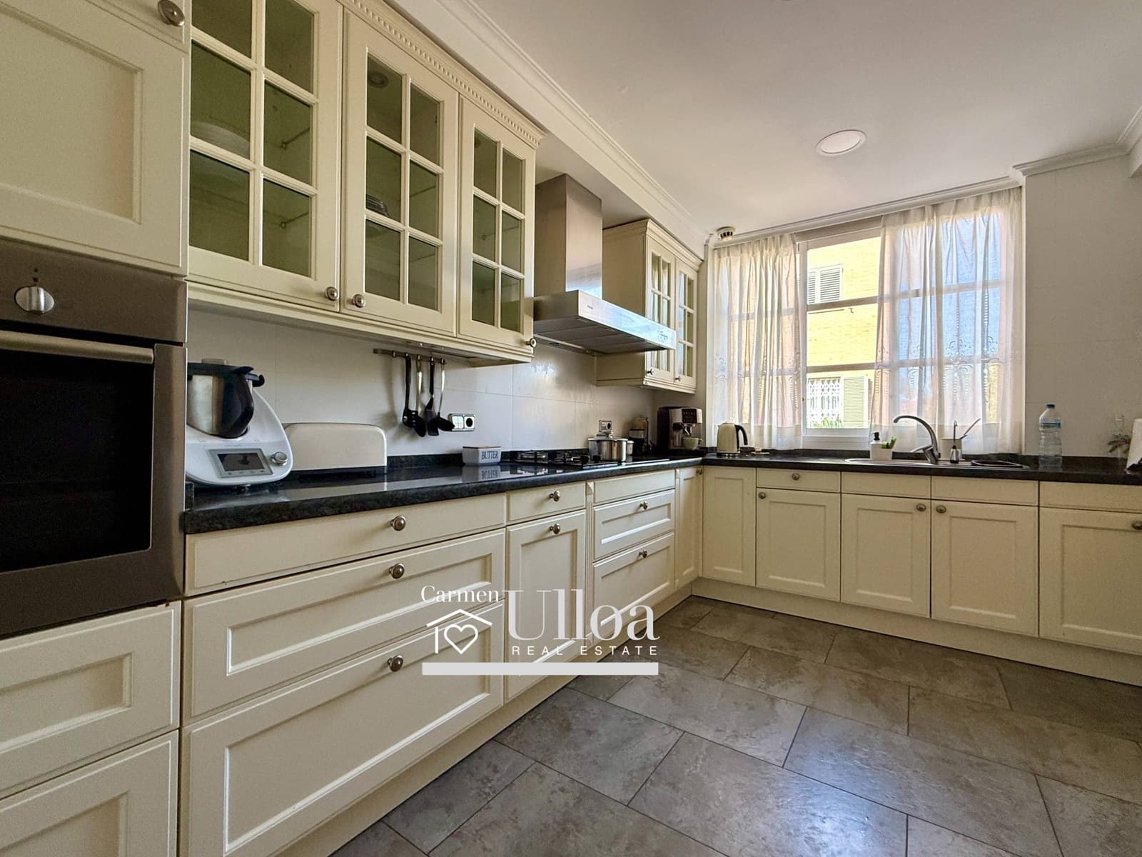 5 bedroom Villa for sale in Playa de San Juan with pool garage - € 990,000 (Ref: 9625917)