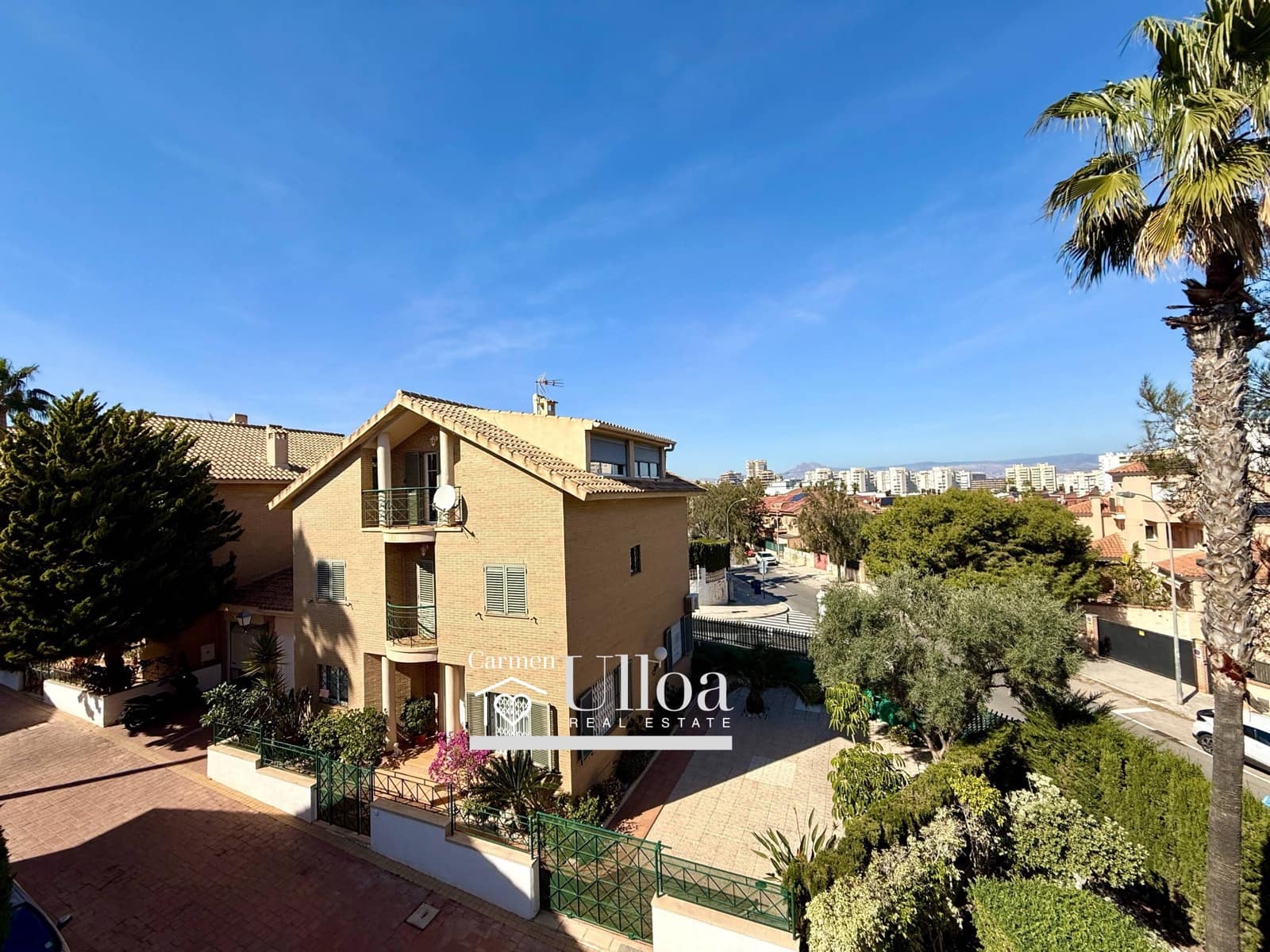 5 bedroom Villa for sale in Playa de San Juan with pool garage - € 990,000 (Ref: 9625917)