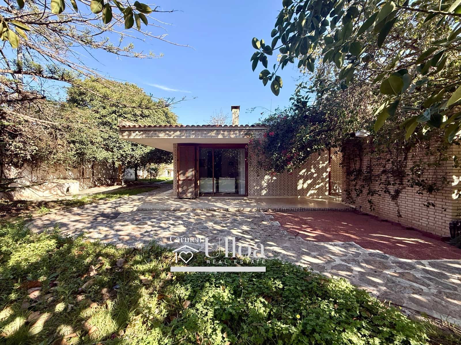 7 soverom Villa til salgs i Alicante by med svømmebasseng garasje - € 1 600 000 (Ref: 9637797)