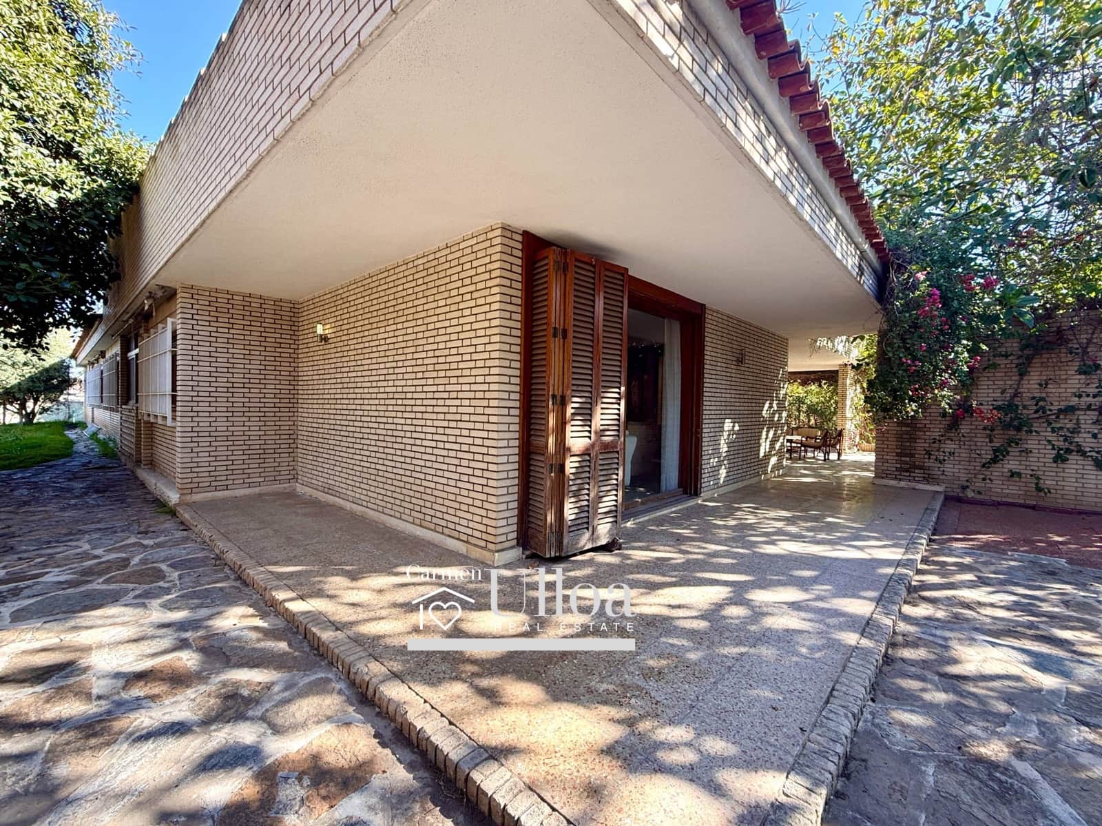 7 soverom Villa til salgs i Alicante by med svømmebasseng garasje - € 1 600 000 (Ref: 9637797)