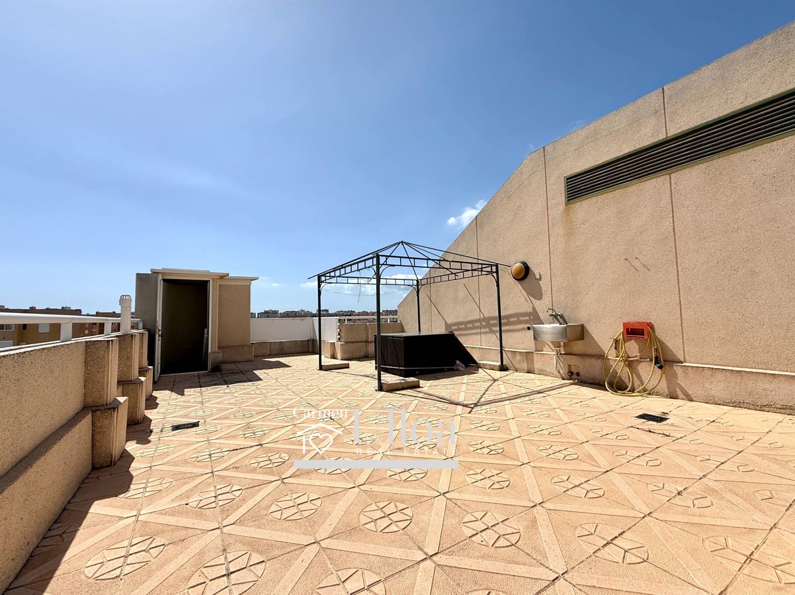 3 bedroom Apartment for sale in Playa de San Juan with pool garage - € 539,000 (Ref: 9729365)