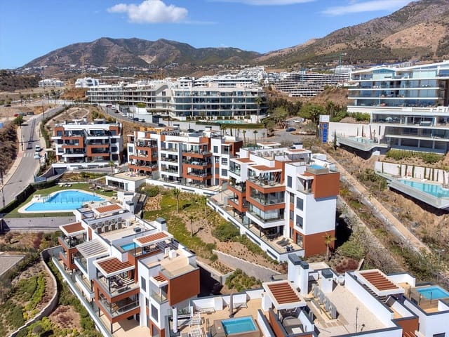 4 slaapkamer Appartement te koop in Carvajal, Fuengirola met zwembad garage - € 744.900 (Ref: 9729366)