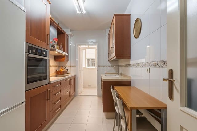 3 soveværelse Lejlighed til salg i Benalmádena med garage - € 369.900 (Ref: 10004243)