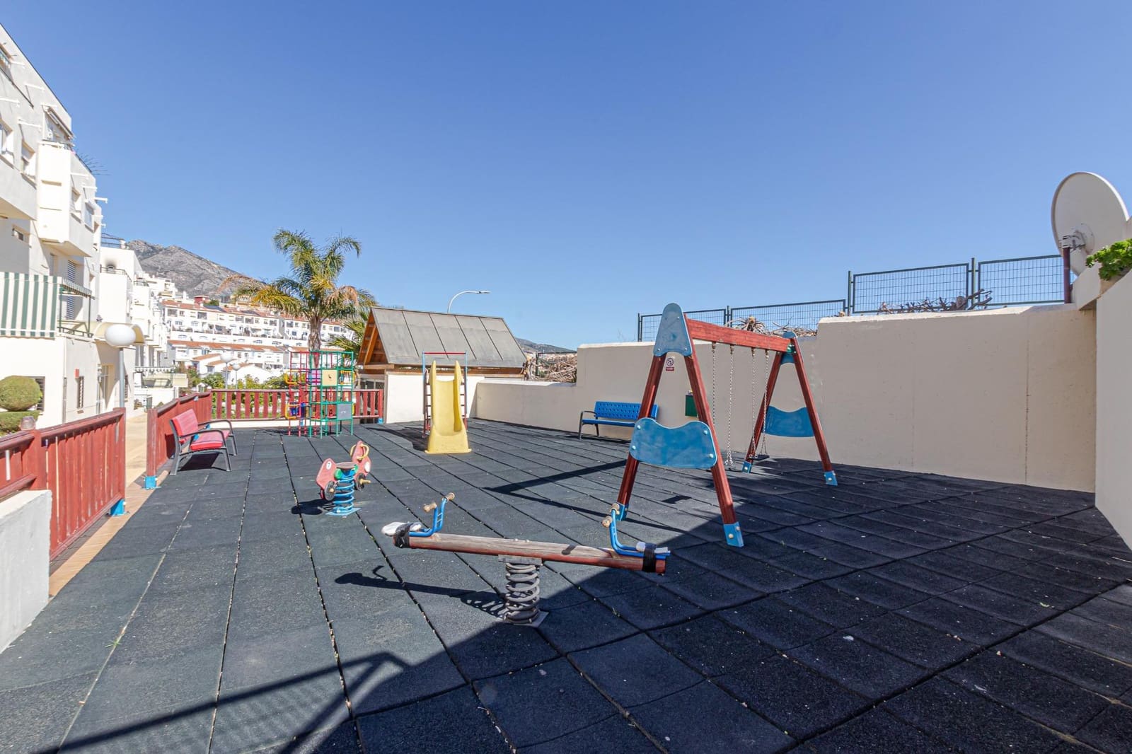 2 soveværelse Lejlighed til salg i Torrequebrada med swimmingpool garage - € 310.000 (Ref: 10037486)