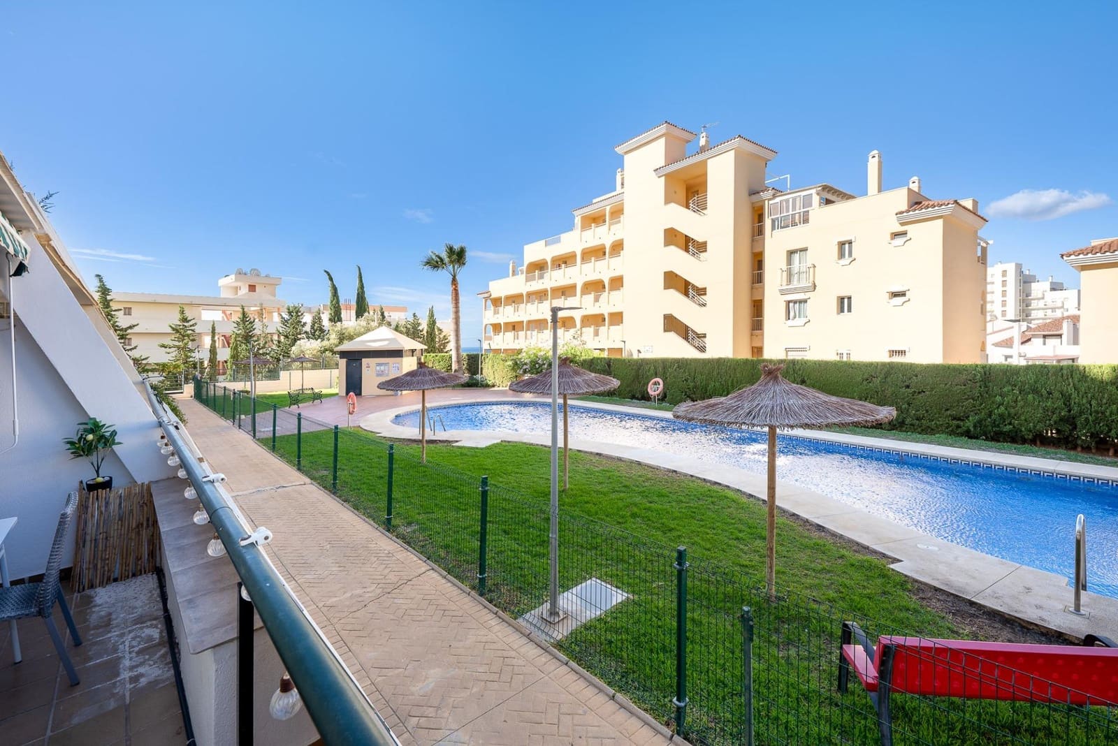2 soveværelse Lejlighed til salg i Torrequebrada med swimmingpool garage - € 310.000 (Ref: 10037486)