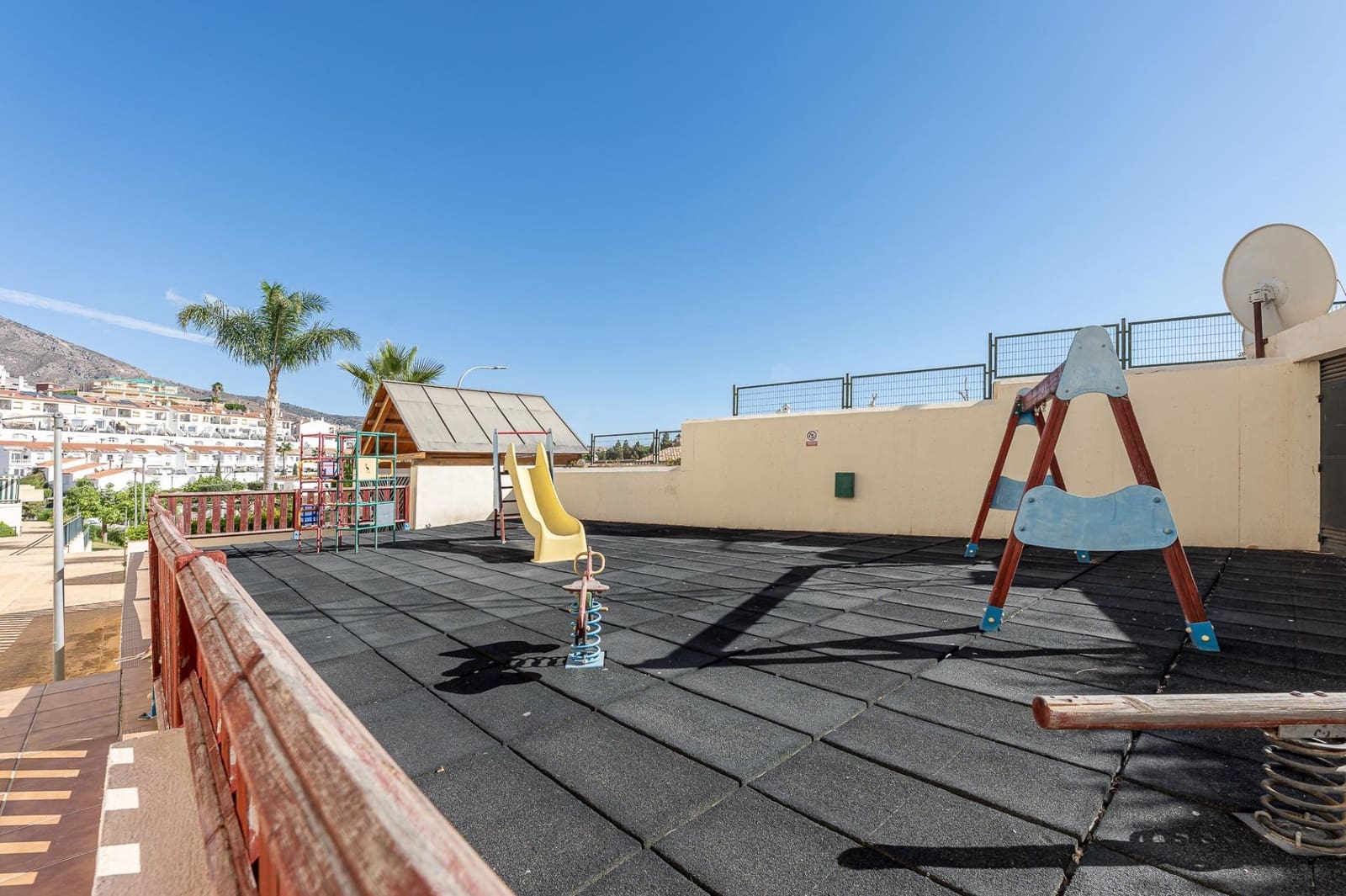 2 soveværelse Lejlighed til salg i Torrequebrada med swimmingpool garage - € 310.000 (Ref: 10037486)