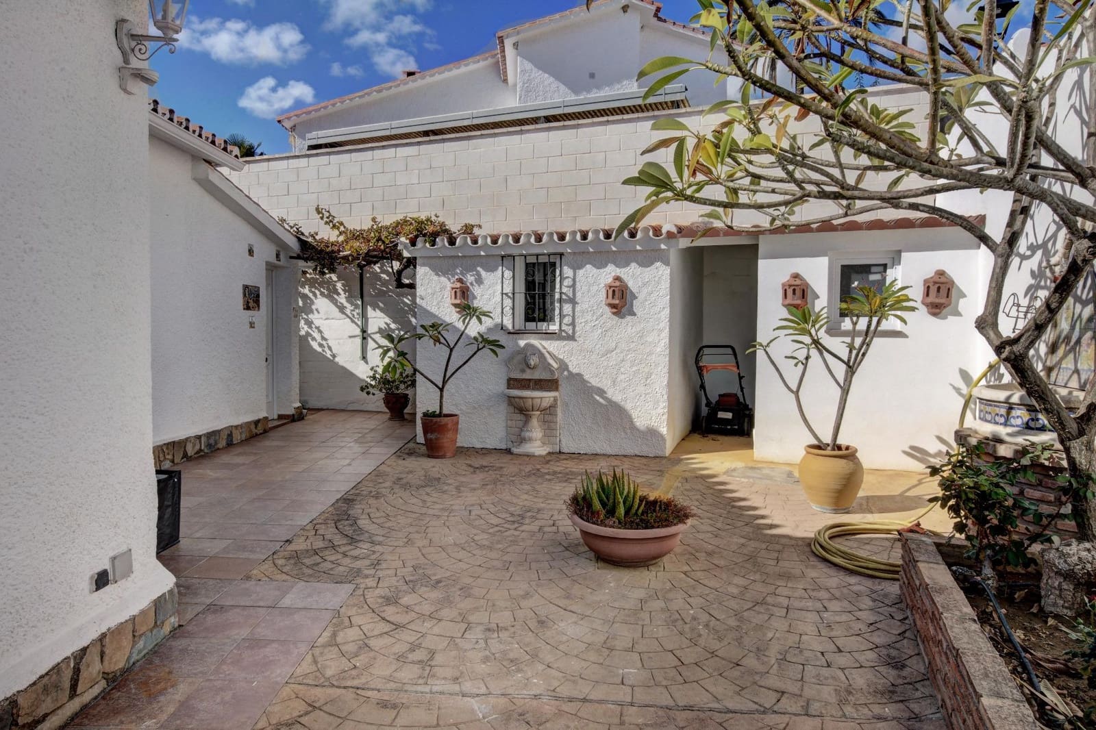 4 bedroom Villa for sale in Arroyo de la Miel with pool garage - € 1,159,000 (Ref: 10037487)