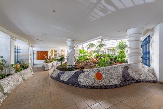 1 soveværelse Lejlighed til salg i Puerto Marina, Benalmádena med swimmingpool - € 699.000 (Ref: 10168493)
