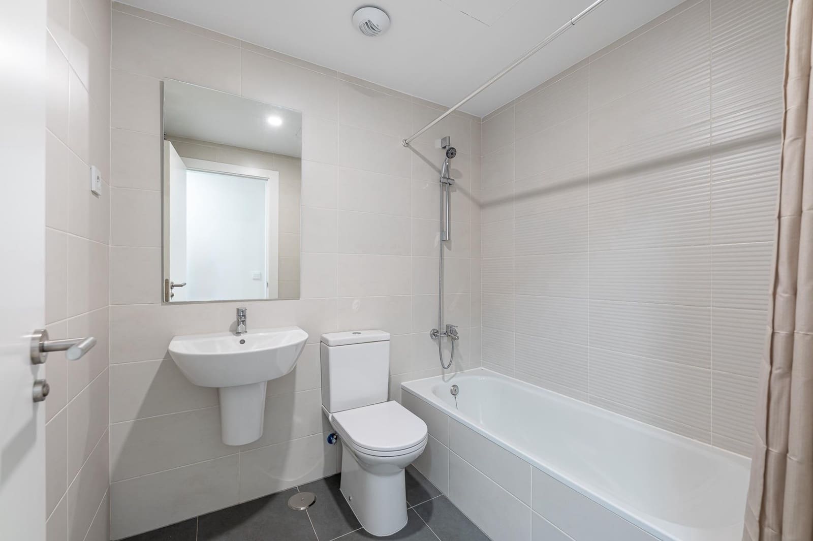 3 quarto Apartamento para arrendar em Mijas com piscina garagem - 1 850 € (Ref: 10177215)