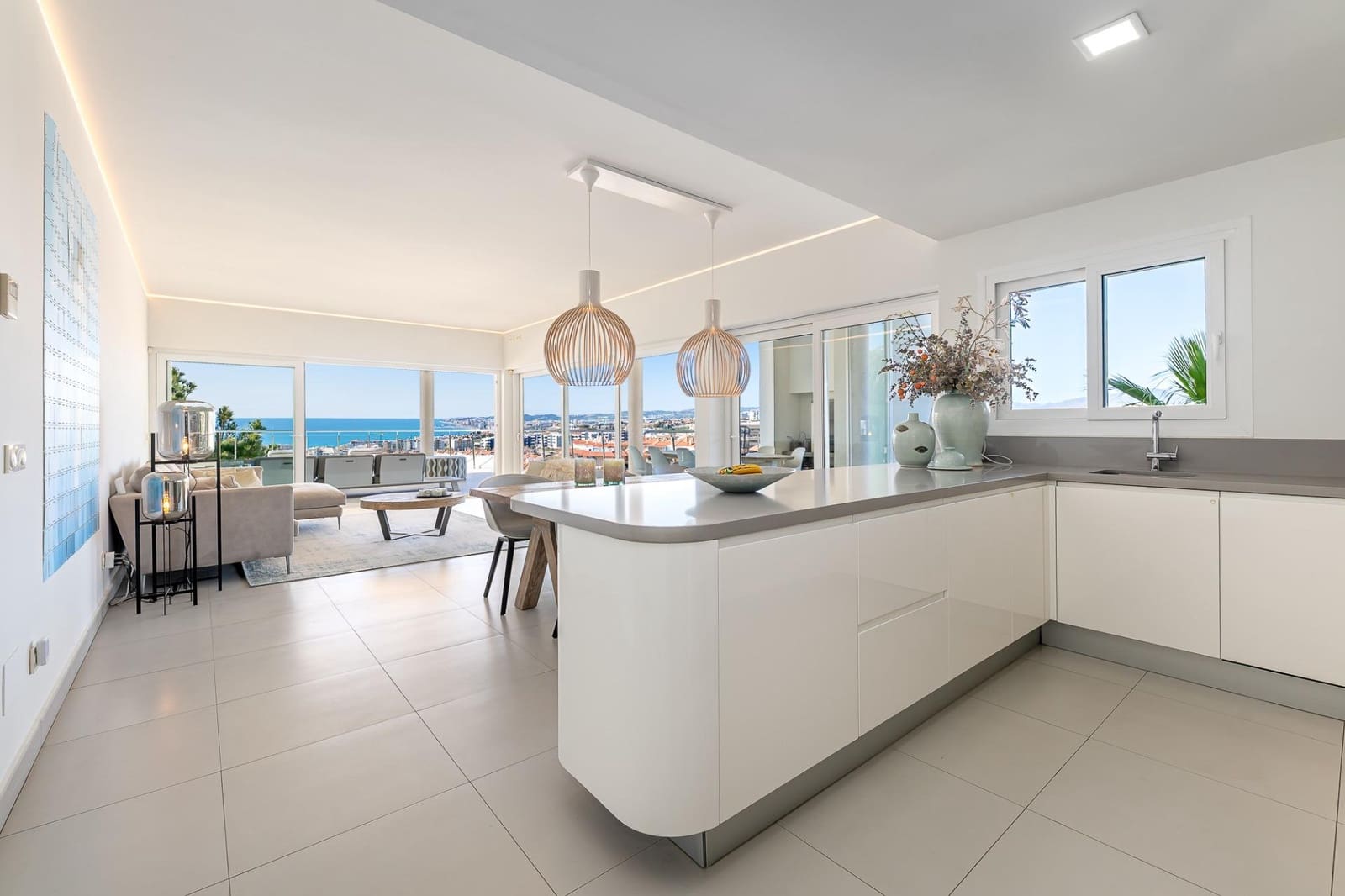 3 bedroom Apartment for sale in Benalmadena with pool garage - € 899,000 (Ref: 9699163)