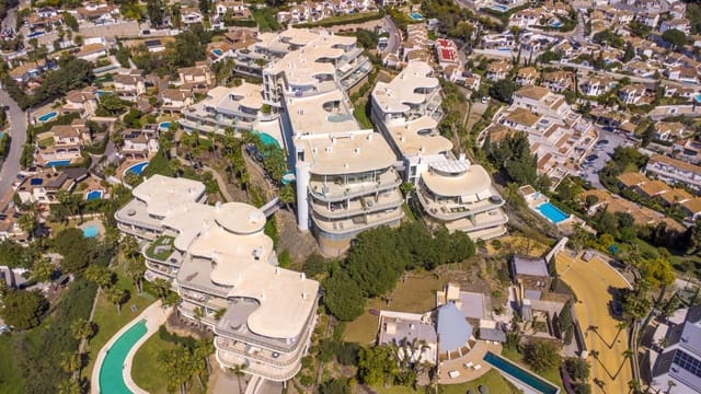 3 Zimmer Apartment zu verkaufen in Benalmádena mit Pool Garage - 899.000 € (Ref: 9699163)