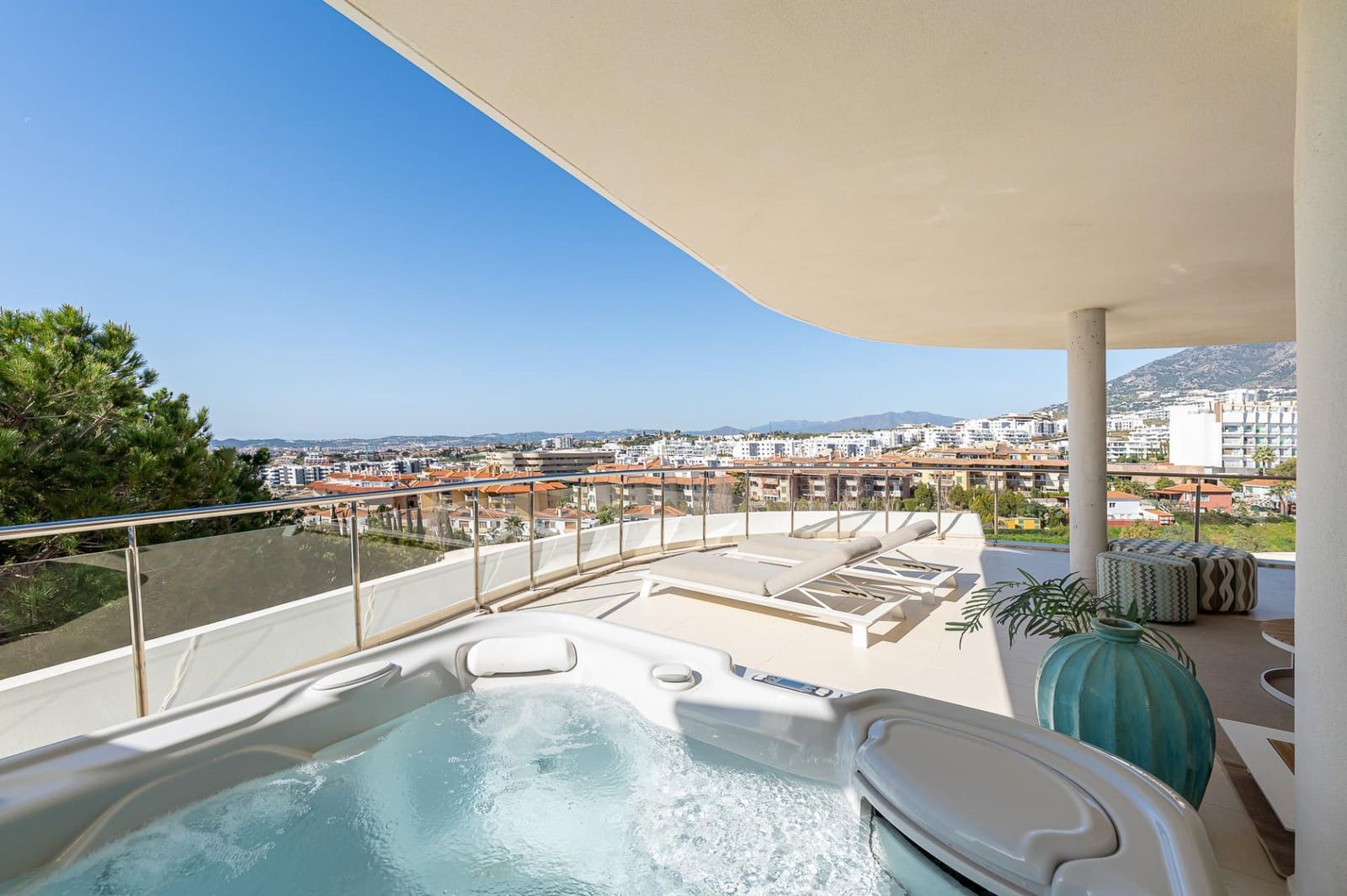 3 bedroom Apartment for sale in Benalmadena with pool garage - € 899,000 (Ref: 9699163)