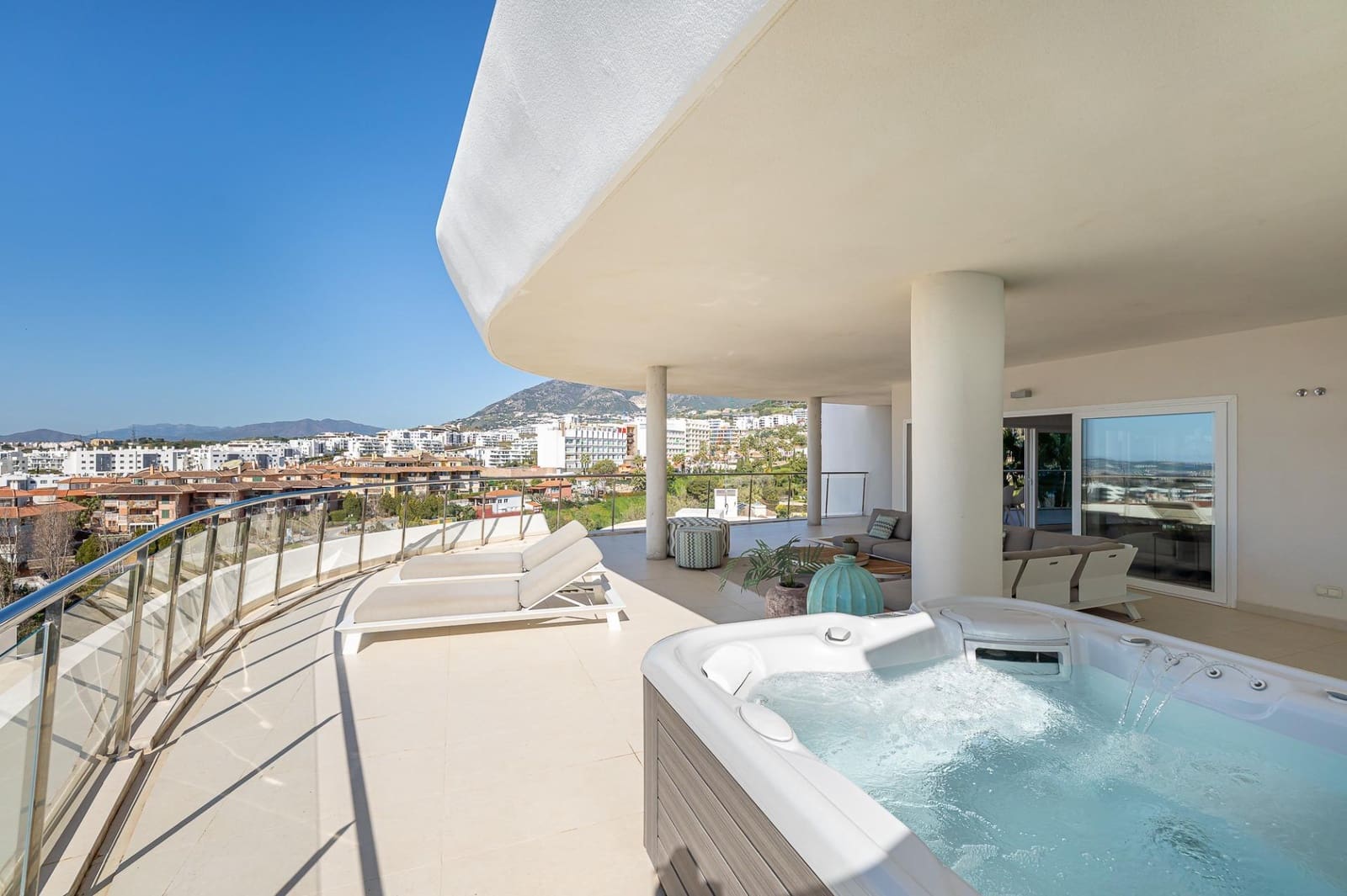 3 bedroom Apartment for sale in Benalmadena with pool garage - € 899,000 (Ref: 9699163)