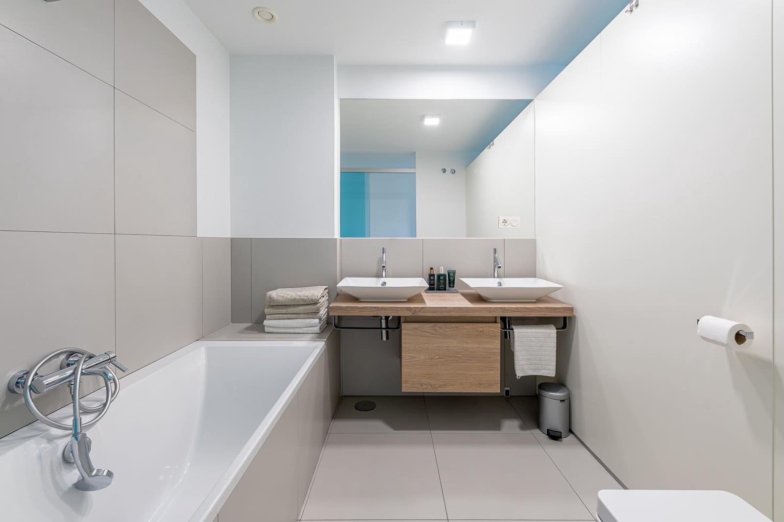 3 bedroom Apartment for sale in Benalmadena with pool garage - € 899,000 (Ref: 9699163)