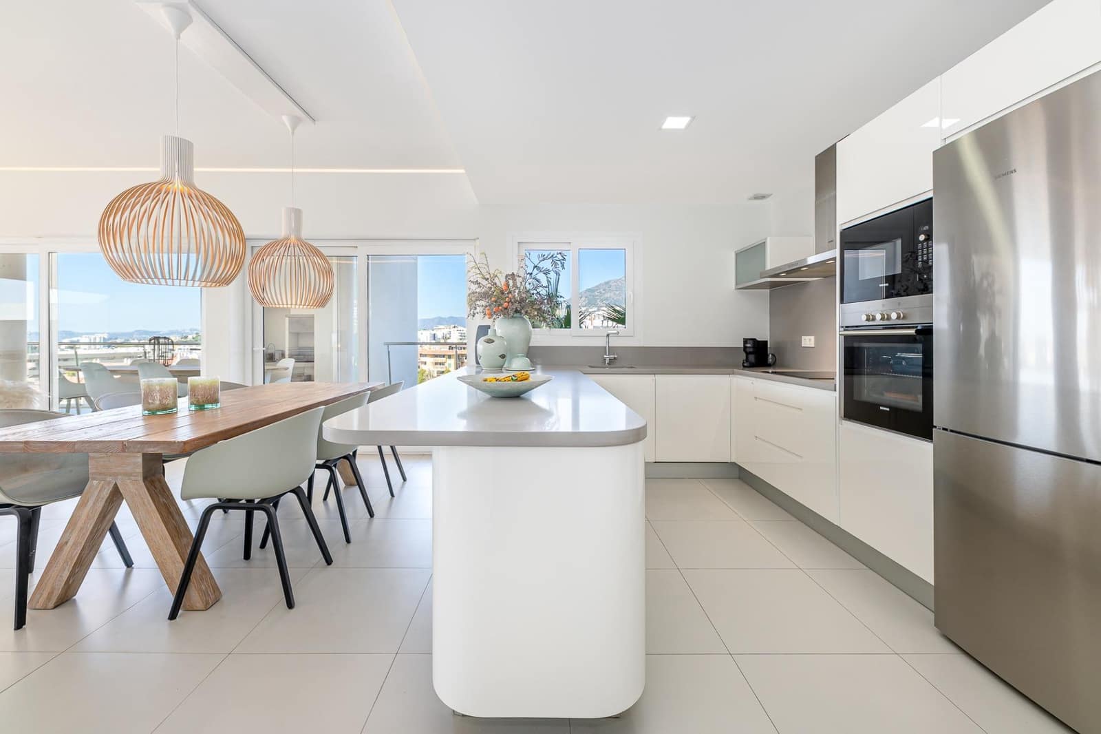 3 bedroom Apartment for sale in Benalmadena with pool garage - € 899,000 (Ref: 9699163)