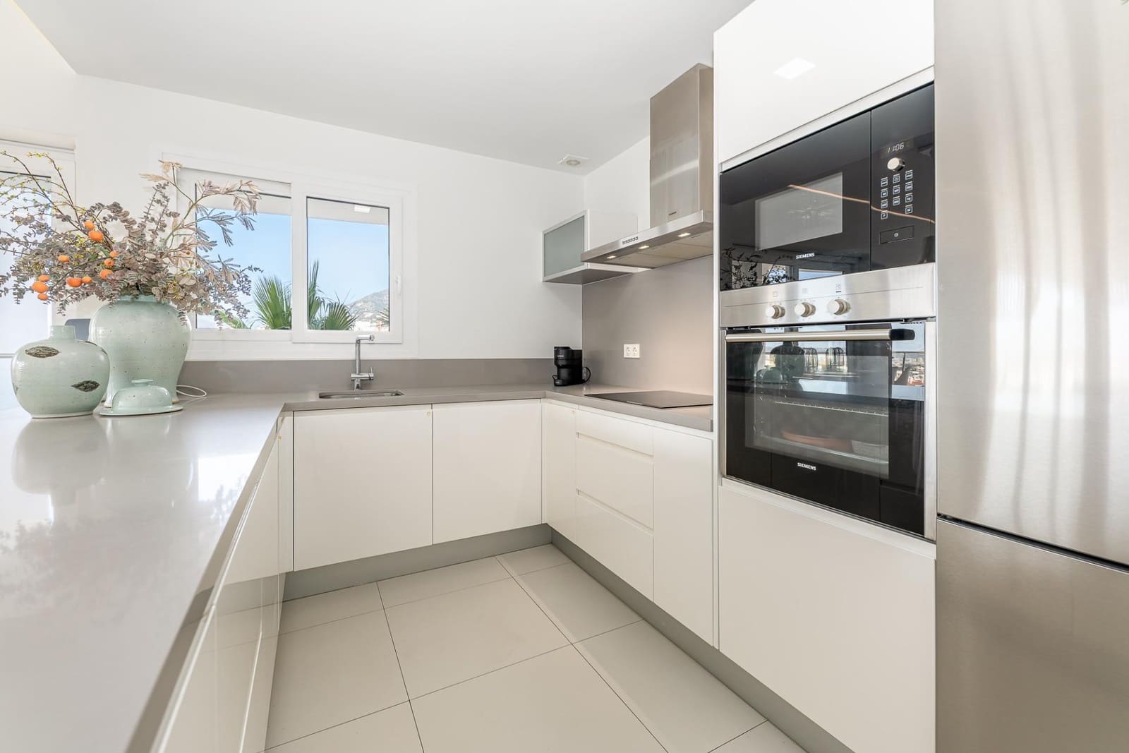 3 bedroom Apartment for sale in Benalmadena with pool garage - € 899,000 (Ref: 9699163)