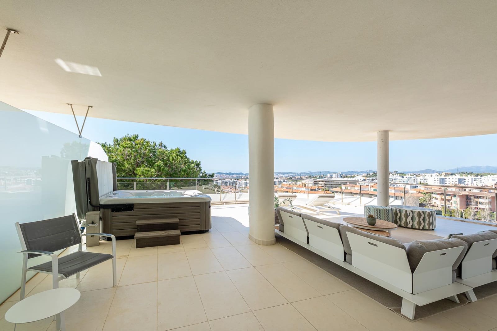 3 bedroom Apartment for sale in Benalmadena with pool garage - € 899,000 (Ref: 9699163)