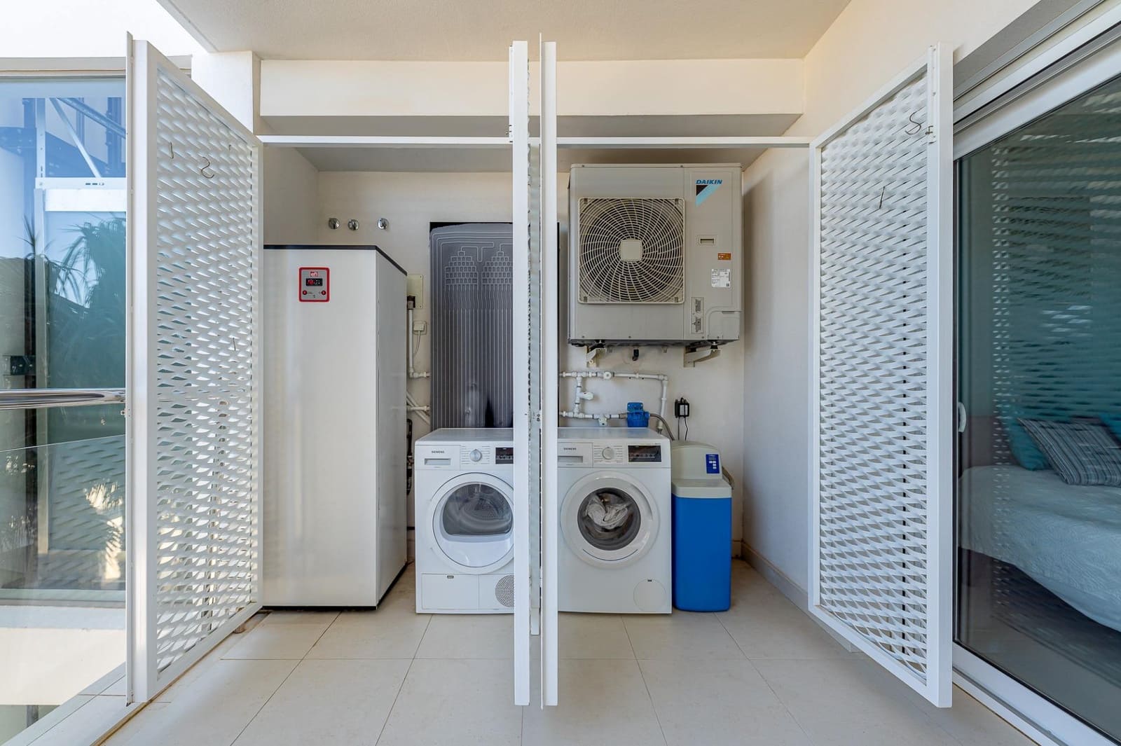 3 bedroom Apartment for sale in Benalmadena with pool garage - € 899,000 (Ref: 9699163)