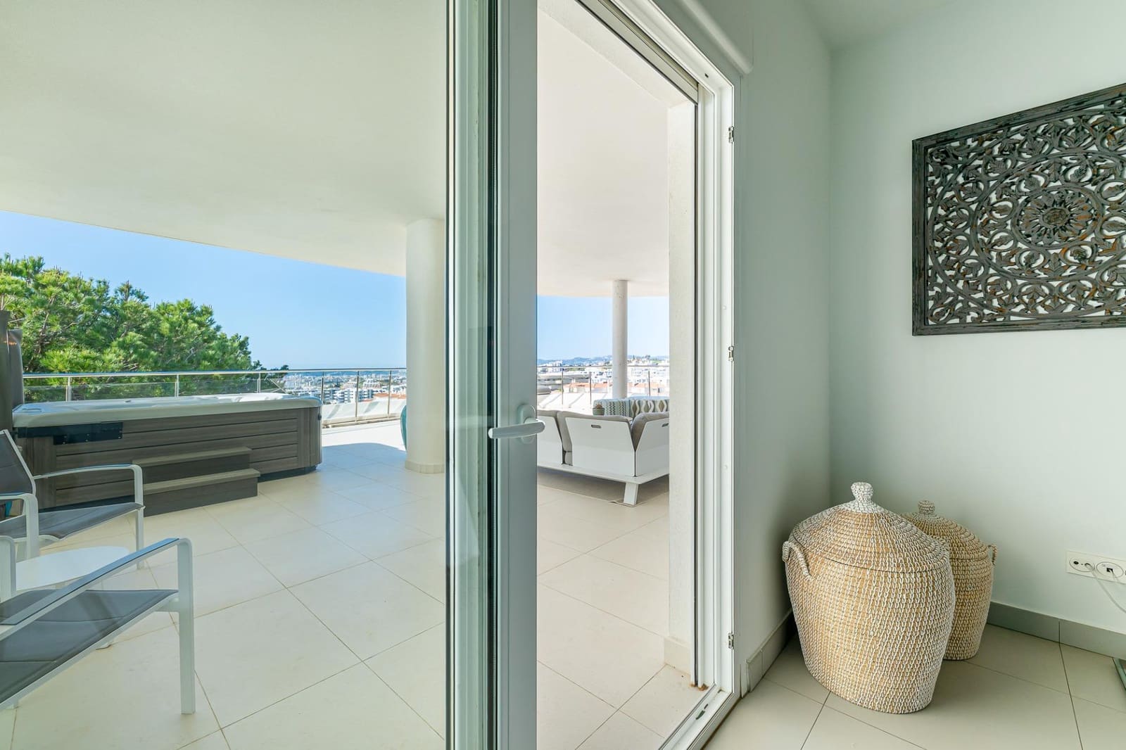 3 bedroom Apartment for sale in Benalmadena with pool garage - € 899,000 (Ref: 9699163)