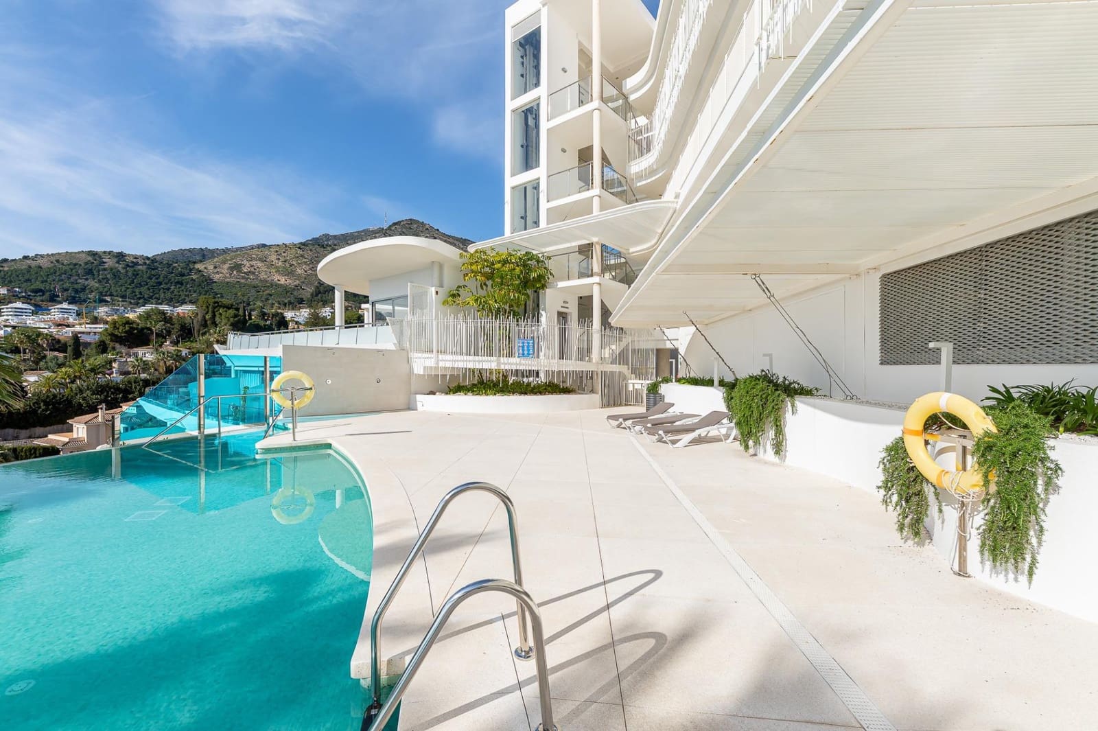 3 bedroom Apartment for sale in Benalmadena with pool garage - € 899,000 (Ref: 9699163)