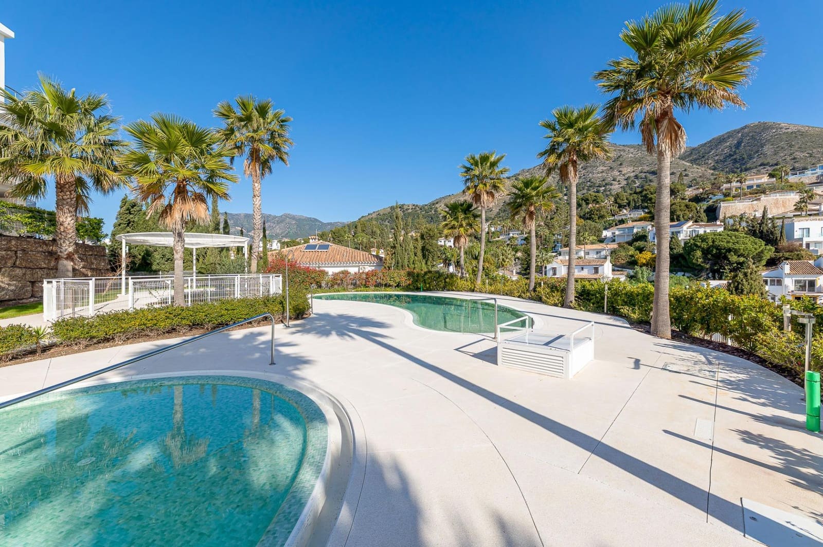 3 bedroom Apartment for sale in Benalmadena with pool garage - € 899,000 (Ref: 9699163)