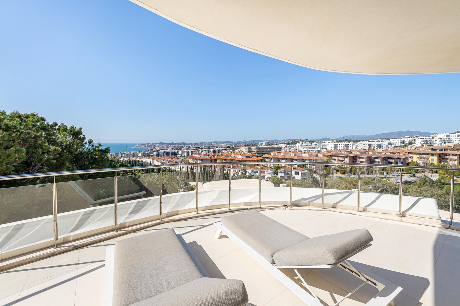 3 makuuhuone Huoneisto myytävänä paikassa Benalmadena mukana uima-altaan 
autotalli - 899 000 € (Ref: 9699163)