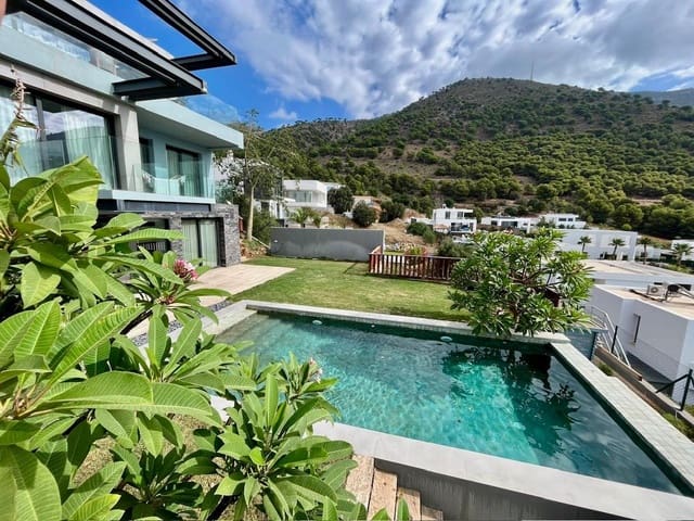 5 soveværelse Villa til salg i Mijas med swimmingpool - € 1.600.000 (Ref: 9699164)