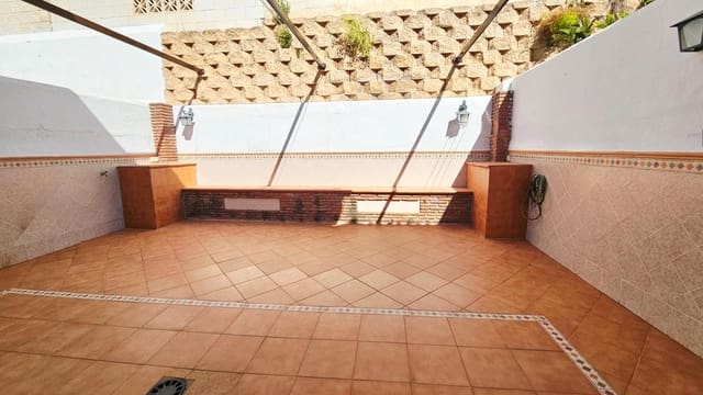 4 soveværelse Rækkehus til salg i Benalmádena pueblo, Benalmádena med garage - € 410.000 (Ref: 9699166)