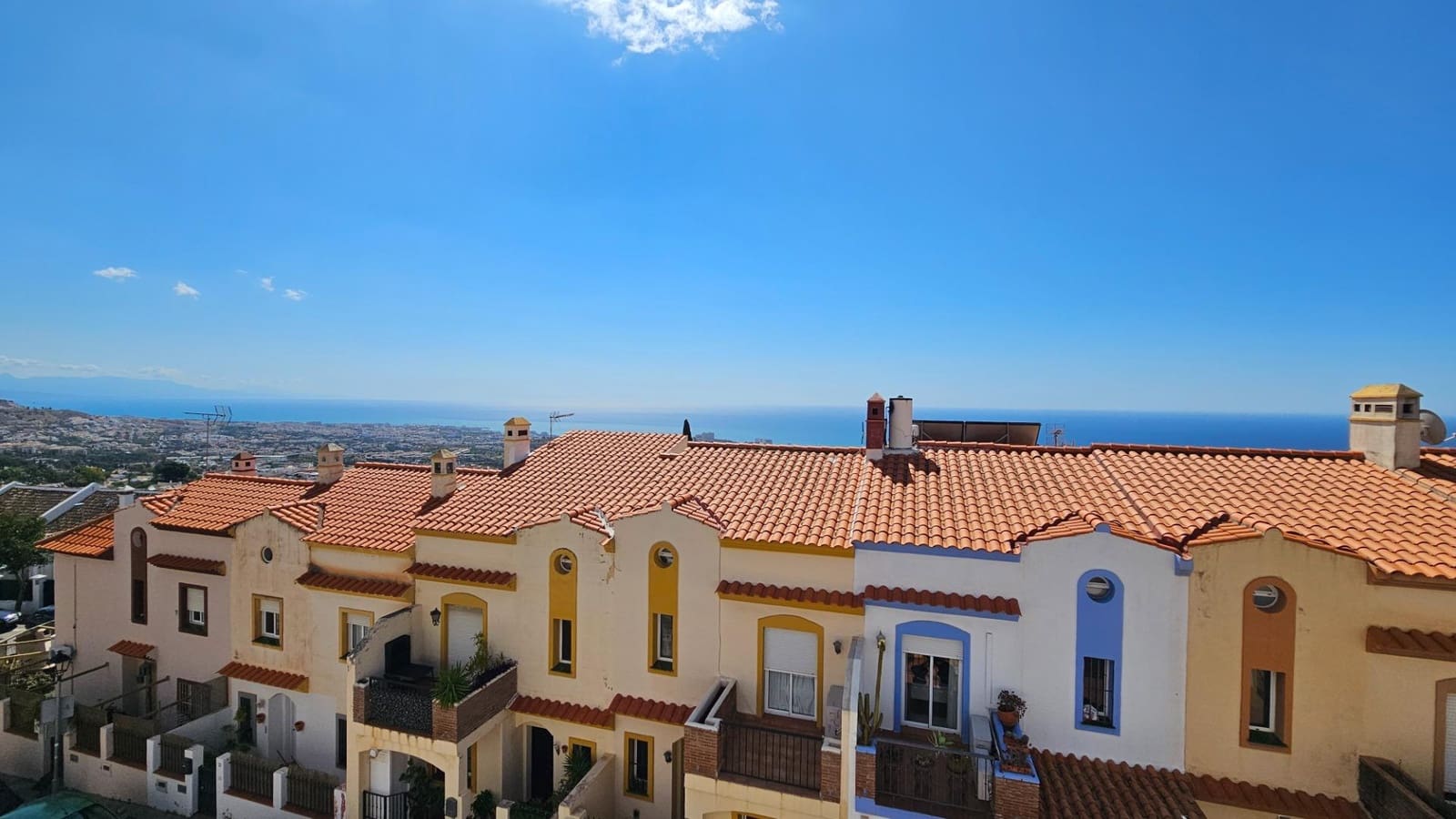 4 soveværelse Rækkehus til salg i Benalmadena med garage - € 410.000 (Ref: 9699166)