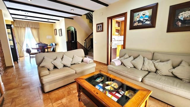 4 soveværelse Rækkehus til salg i Benalmádena pueblo, Benalmádena med garage - € 410.000 (Ref: 9699166)