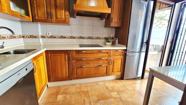 4 soveværelse Rækkehus til salg i Benalmádena pueblo, Benalmádena med garage - € 410.000 (Ref: 9699166)