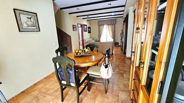 4 soveværelse Rækkehus til salg i Benalmádena pueblo, Benalmádena med garage - € 410.000 (Ref: 9699166)