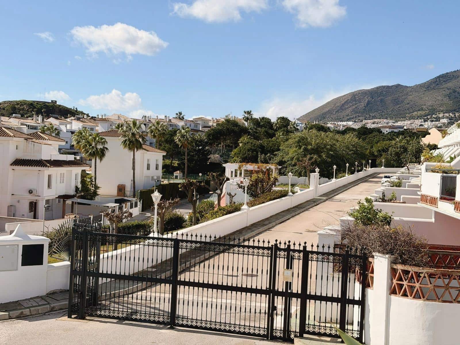 3 slaapkamer Rijtjeshuis te koop in Arroyo de la Miel met zwembad garage - € 570.000 (Ref: 9699169)