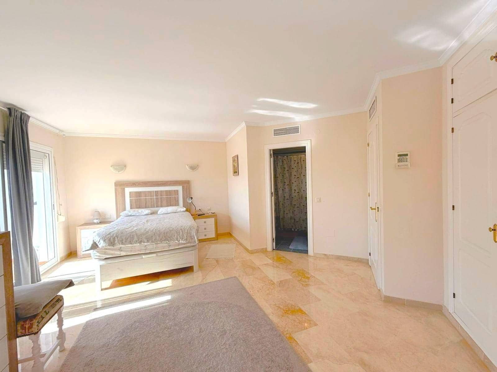 3 slaapkamer Rijtjeshuis te koop in Arroyo de la Miel met zwembad garage - € 570.000 (Ref: 9699169)