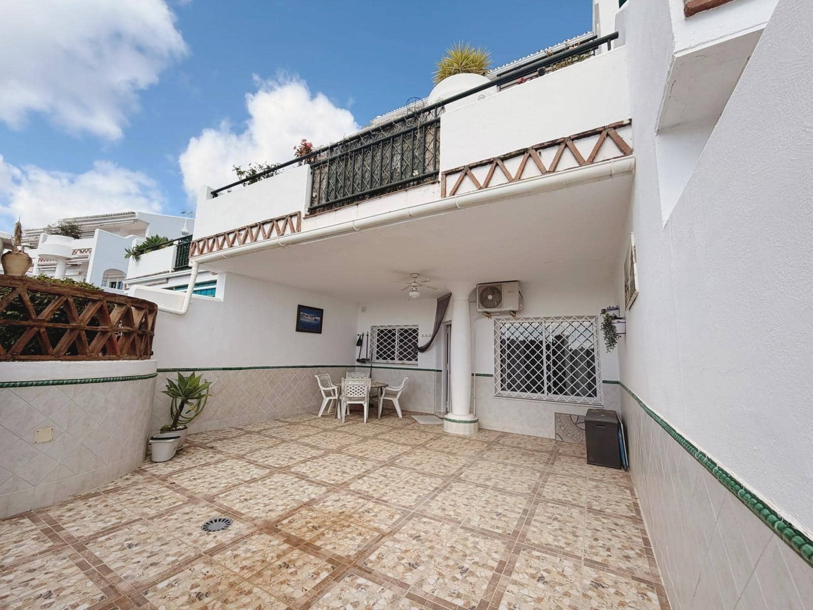 3 slaapkamer Rijtjeshuis te koop in Arroyo de la Miel met zwembad garage - € 570.000 (Ref: 9699169)