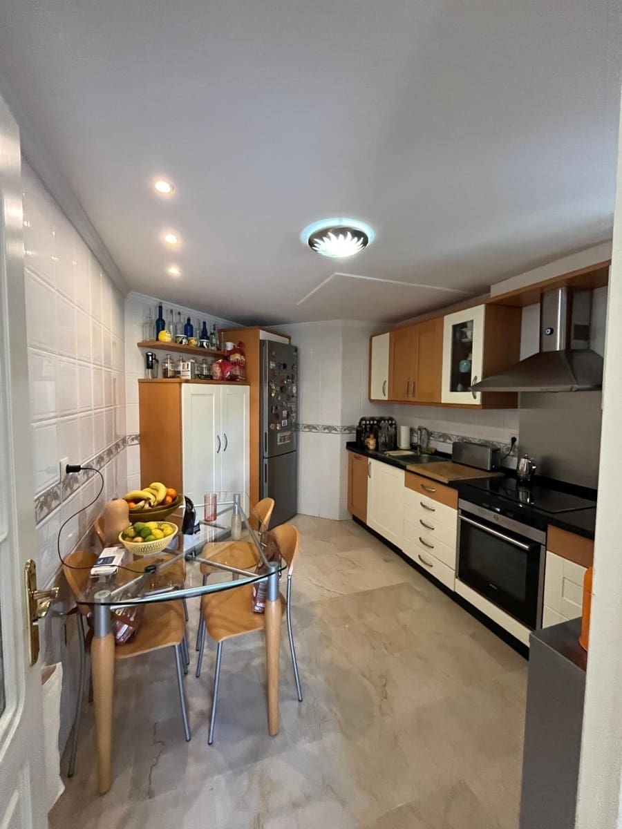 4 sovrum Radhus till salu i Benalmadena med pool garage - 639 000 € (Ref: 9699176)