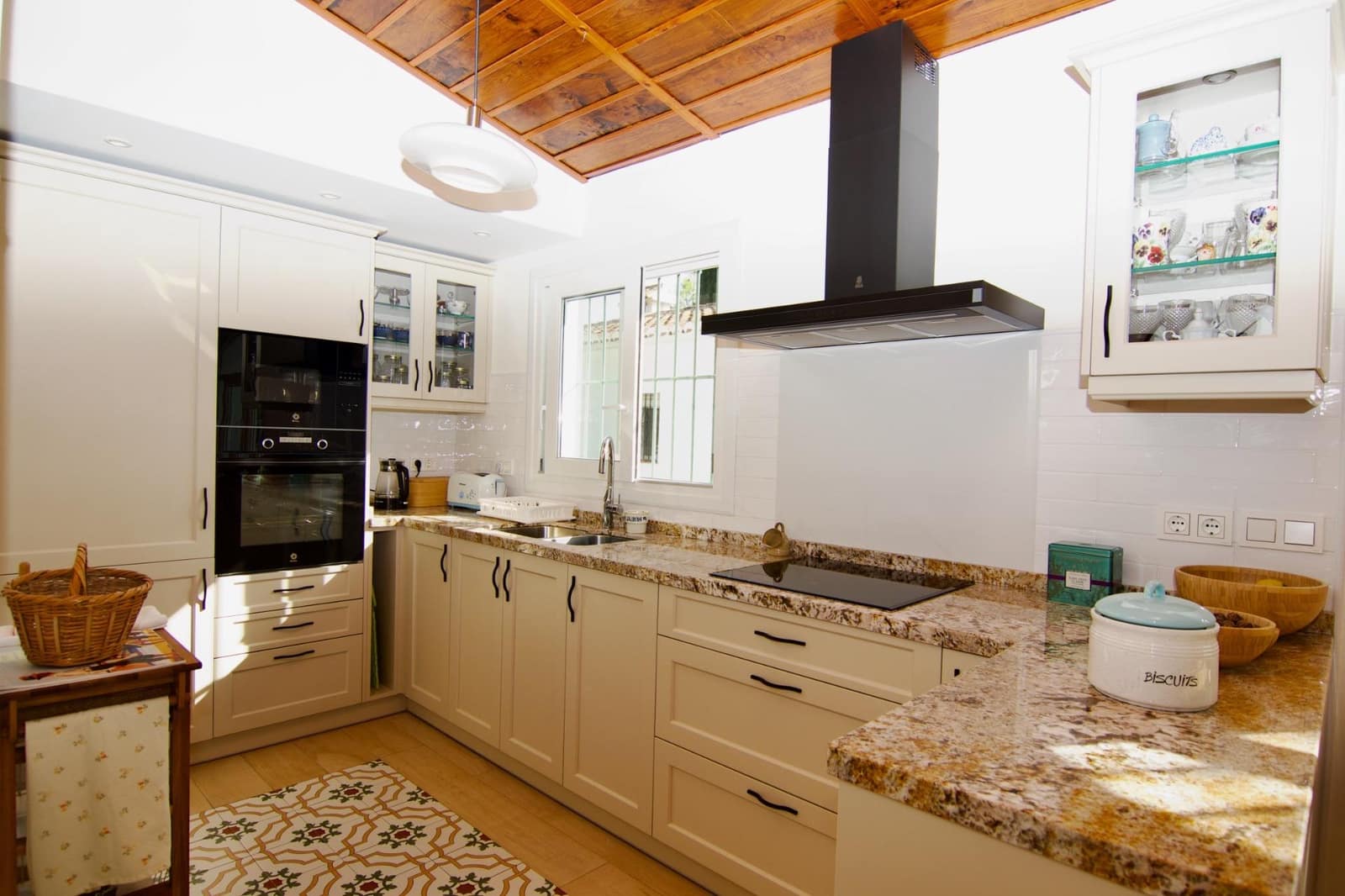 5 bedroom Villa for sale in Alhaurin el Grande with garage - € 880,000 (Ref: 9699180)