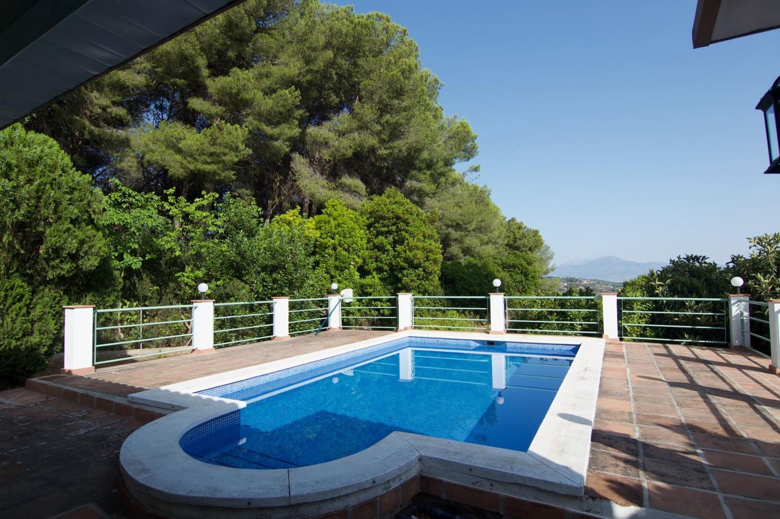 5 bedroom Villa for sale in Alhaurin el Grande with garage - € 880,000 (Ref: 9699180)