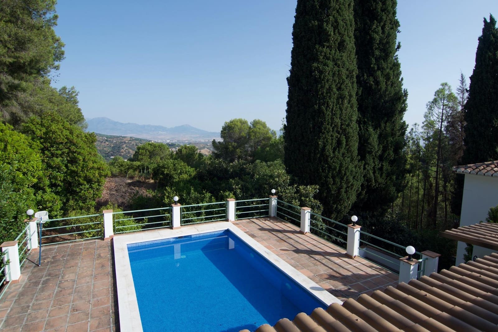 5 bedroom Villa for sale in Alhaurin el Grande with garage - € 880,000 (Ref: 9699180)