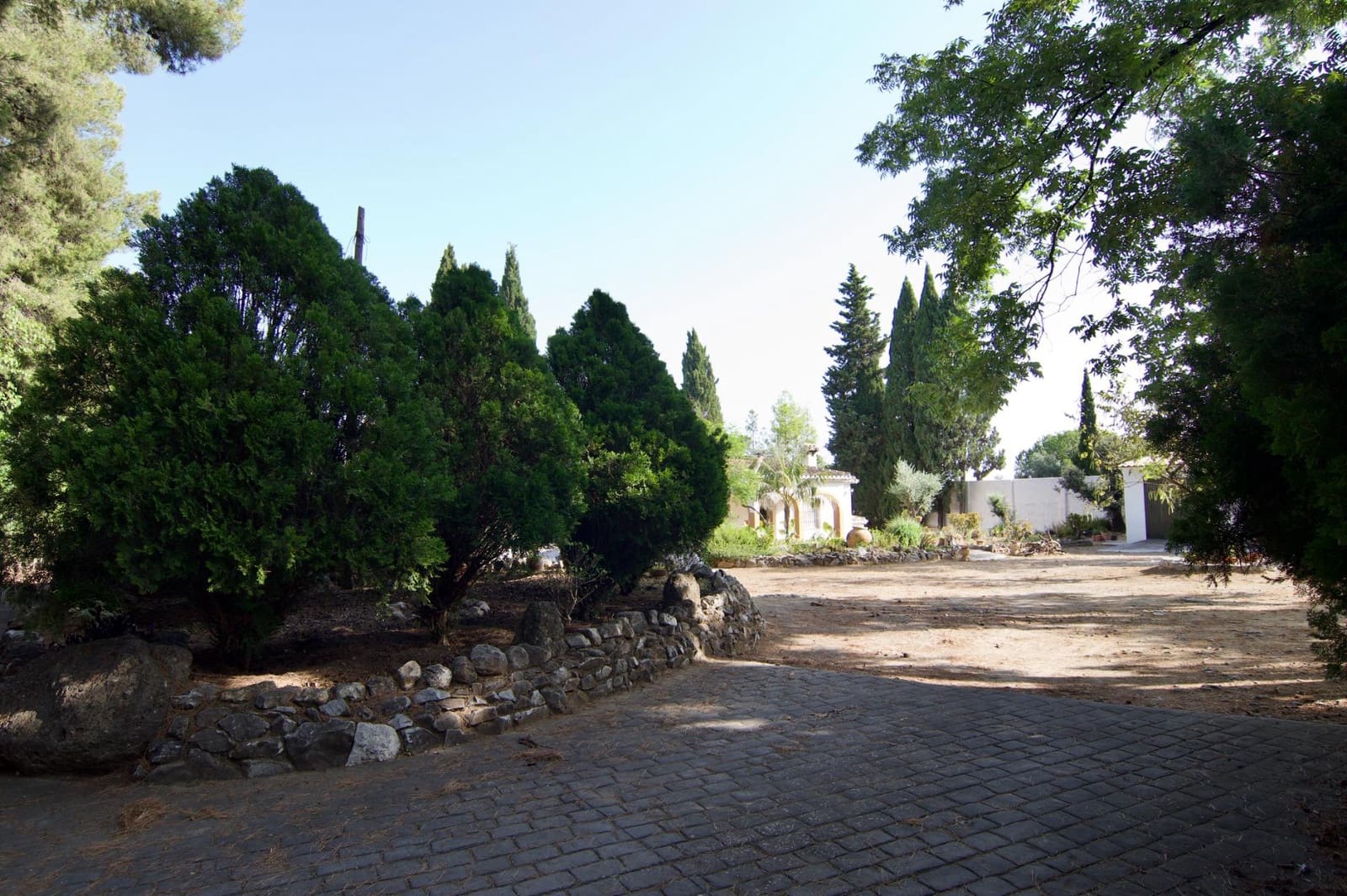 5 bedroom Villa for sale in Alhaurin el Grande with garage - € 880,000 (Ref: 9699180)