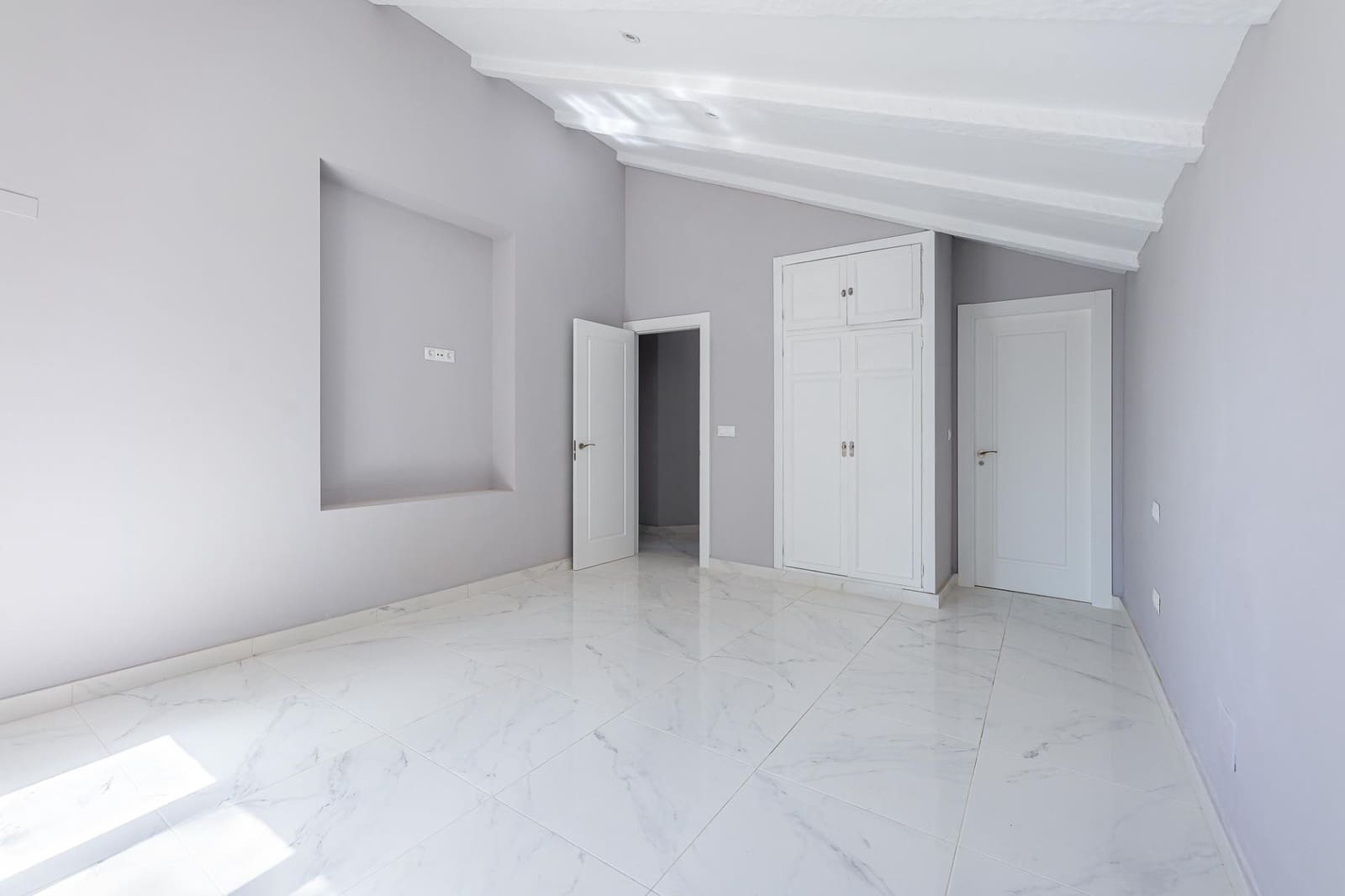 4 Zimmer Villa zu verkaufen in Valtocado mit Pool Garage - 1.399.000 € (Ref: 9699183)