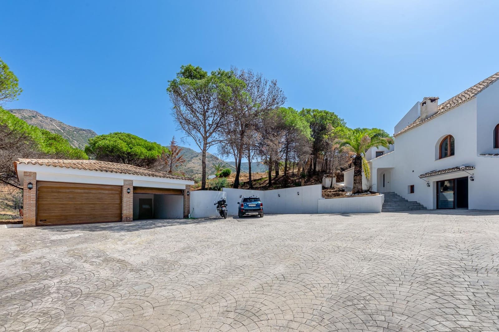 4 Zimmer Villa zu verkaufen in Valtocado mit Pool Garage - 1.399.000 € (Ref: 9699183)