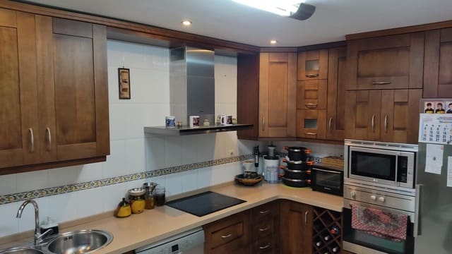 5 makuuhuone Paritalo myytävänä paikassa Arroyo de la Miel, Benalmádena mukana uima-altaan 
autotalli - 470 000 € (Ref: 9699185)