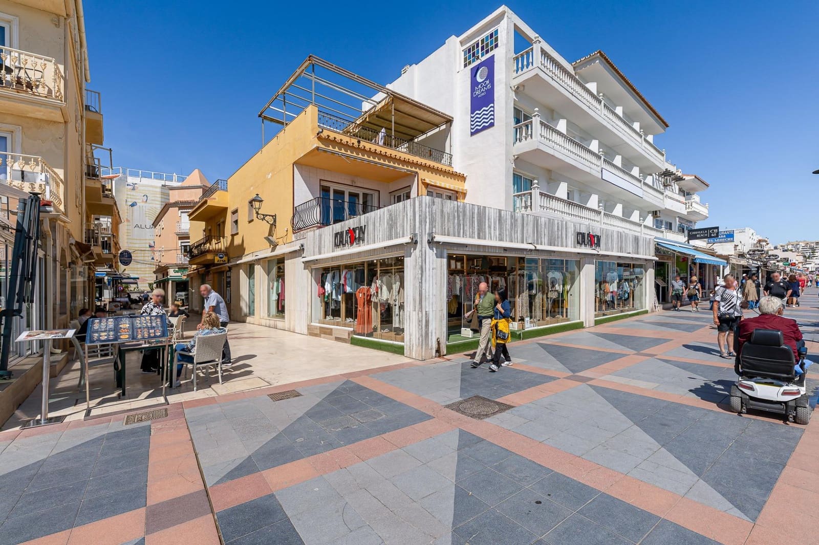 Kaupallinen vuokrattavana paikassa Torremolinos mukana 
autotalli - 2 500 € (Ref: 9701651)