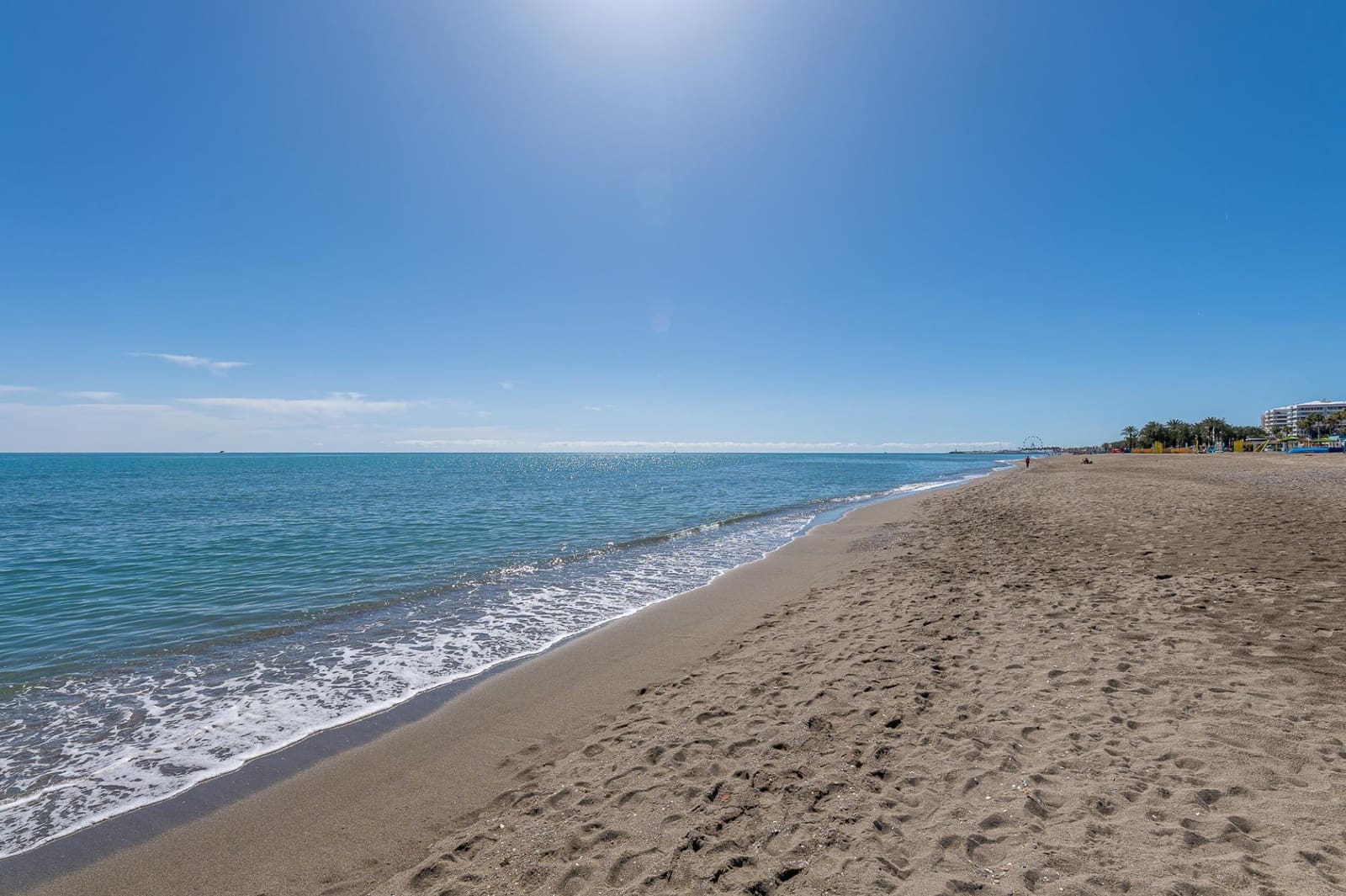 Kaupallinen vuokrattavana paikassa Torremolinos mukana 
autotalli - 2 500 € (Ref: 9701651)